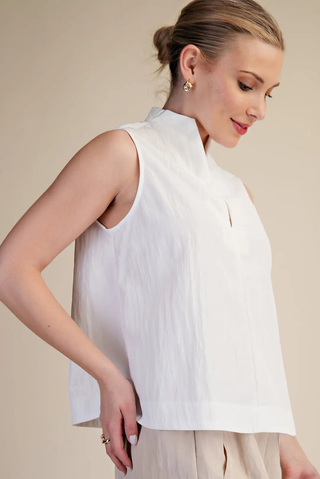 Collar Slit V-Neck Sleeveless Top GT9990