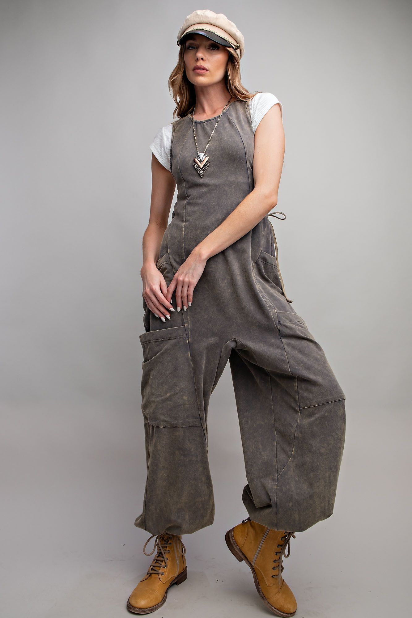 Casual Chic: Sleeveless Washed Cargo Jumpsuit in Ash