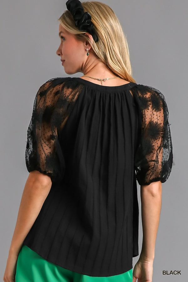 Lyric Floral Lace Sheer Short Sleeve V-Notched Top in Black