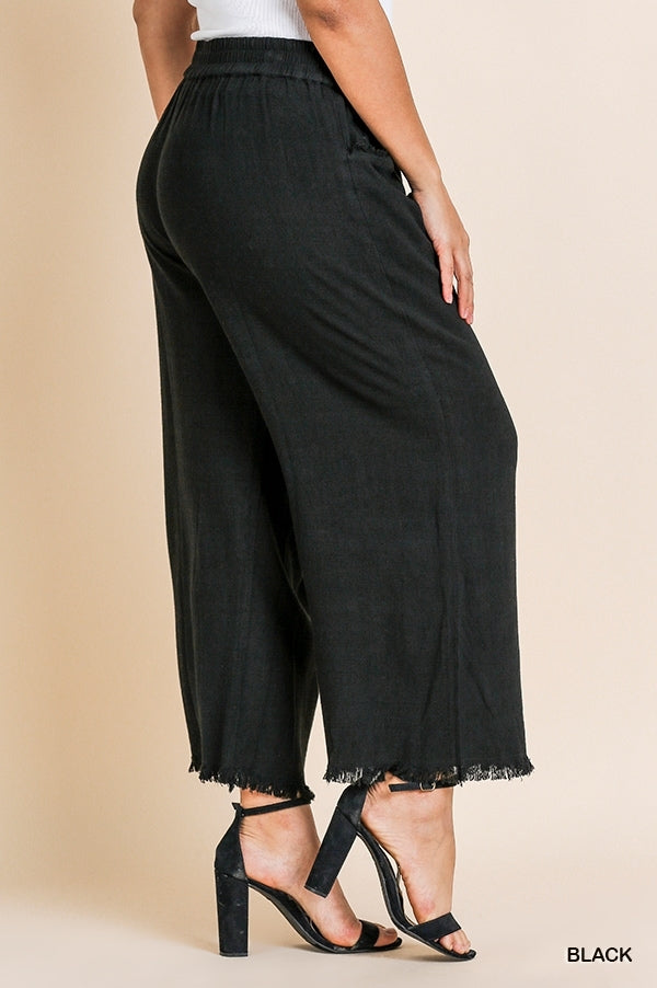 Mary Cropped Wide Leg Pants with Frayed Hem in Black
